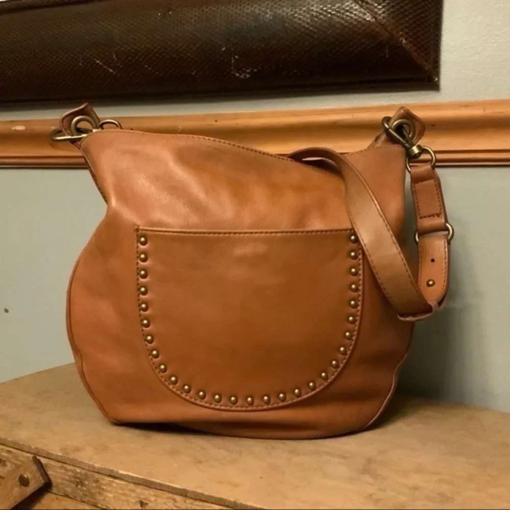 Happy and free leather shoulder purse